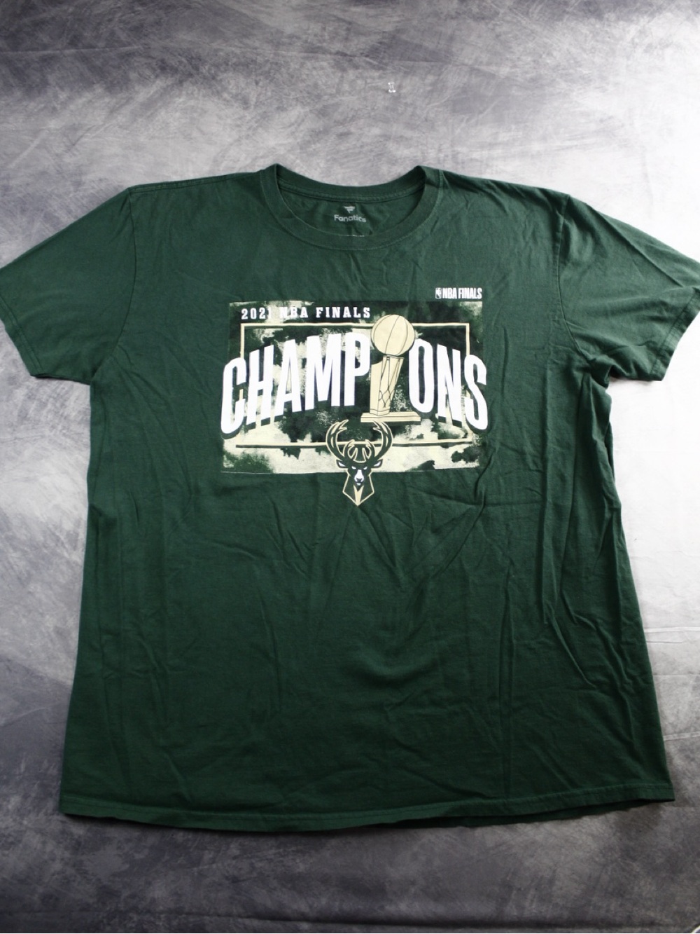 Fanatics Dark Green Milwaukee 'Champions' Graphic Tee NBA Bucks